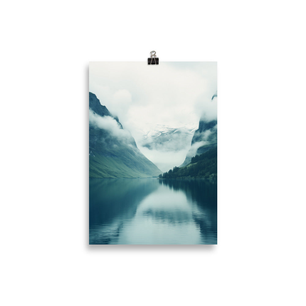 Paysage mystérieux du fjord