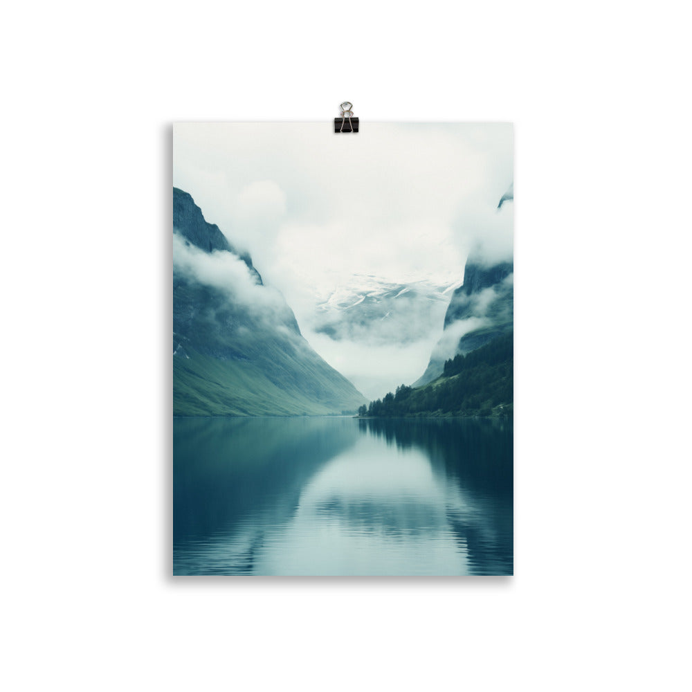 Paysage mystérieux du fjord